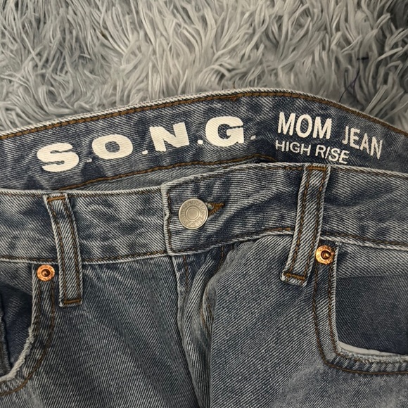 Women’s Distressed Blue Jeans - Picture 2 of 6